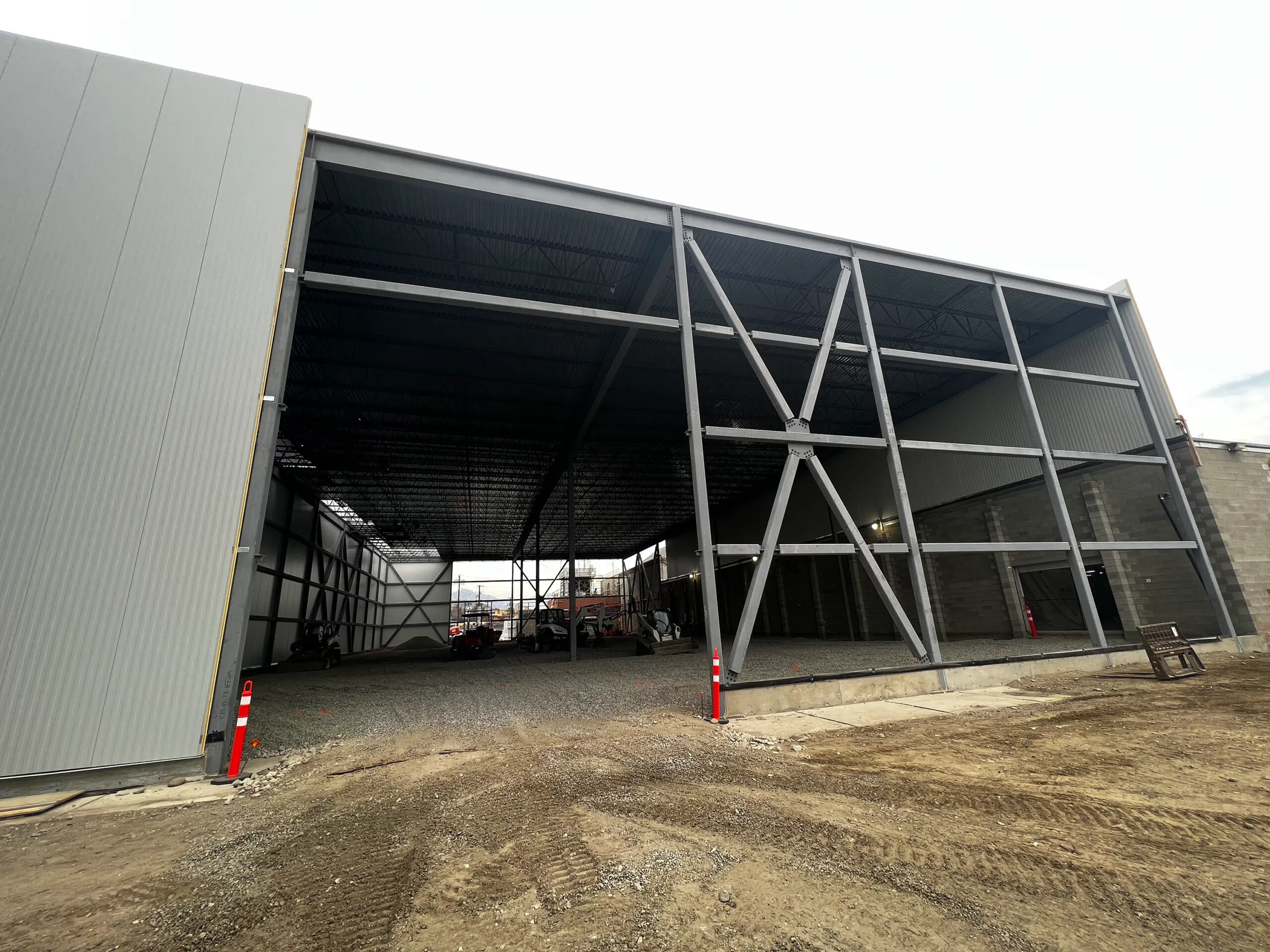 Structural steel installation – BC Tree Fruits facility in Oliver
